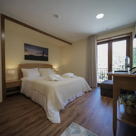 Casa Da Fonte - Hostal Gerês